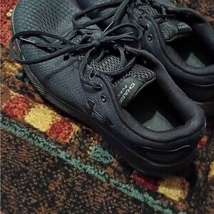 Under Armour women’s Black Athletic Shoes